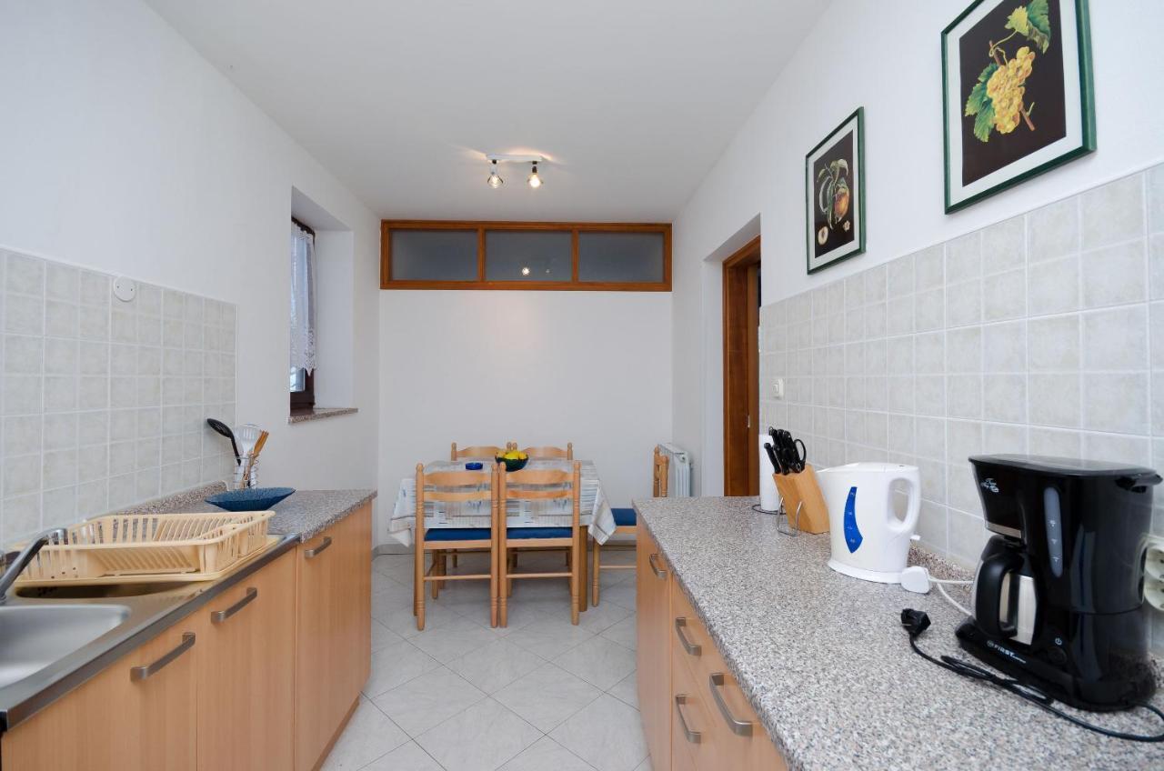 Apartments Slavica Рабац Екстер'єр фото